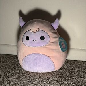 Ronalda the Yeti Squishmallow NWT